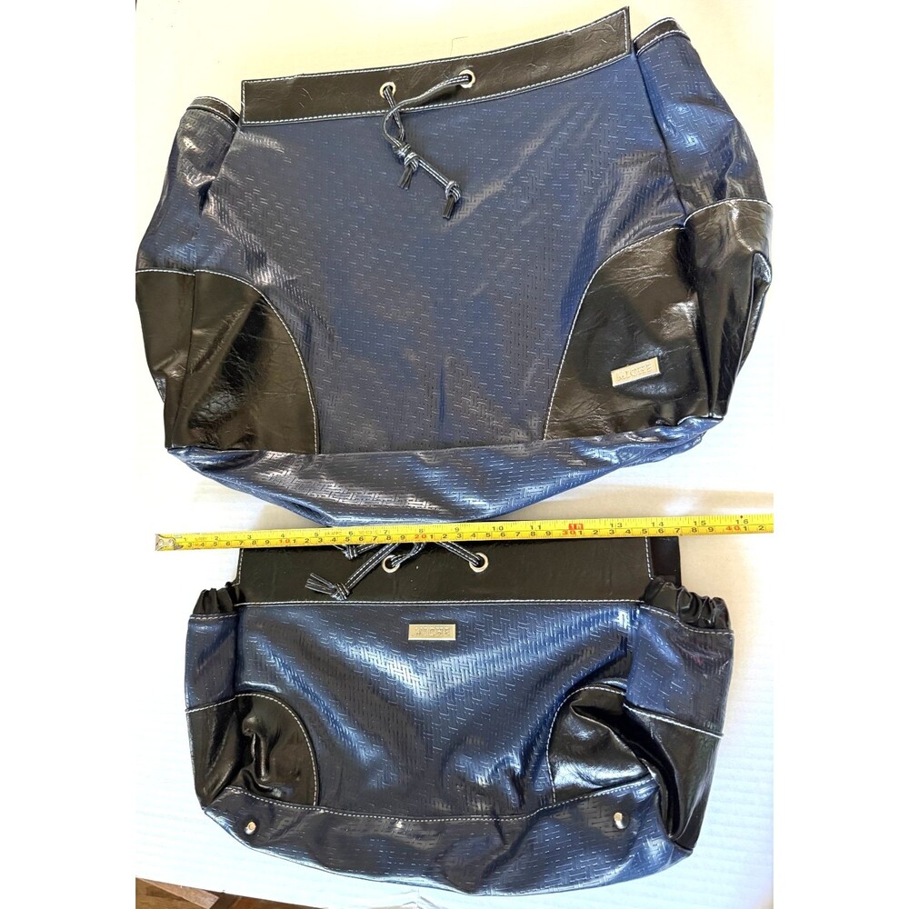 Lot 2 MICHE Prima Shells Janice & Janelle Navy Blue Embossed Magnetic Purse Cove